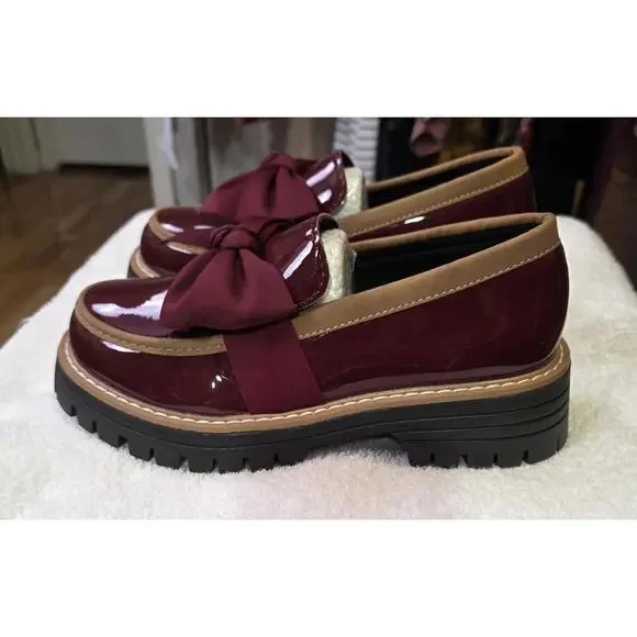 Women's Bow Decor Patent Leather Round Toe Loafers (size 6) - Picture 5 of 8